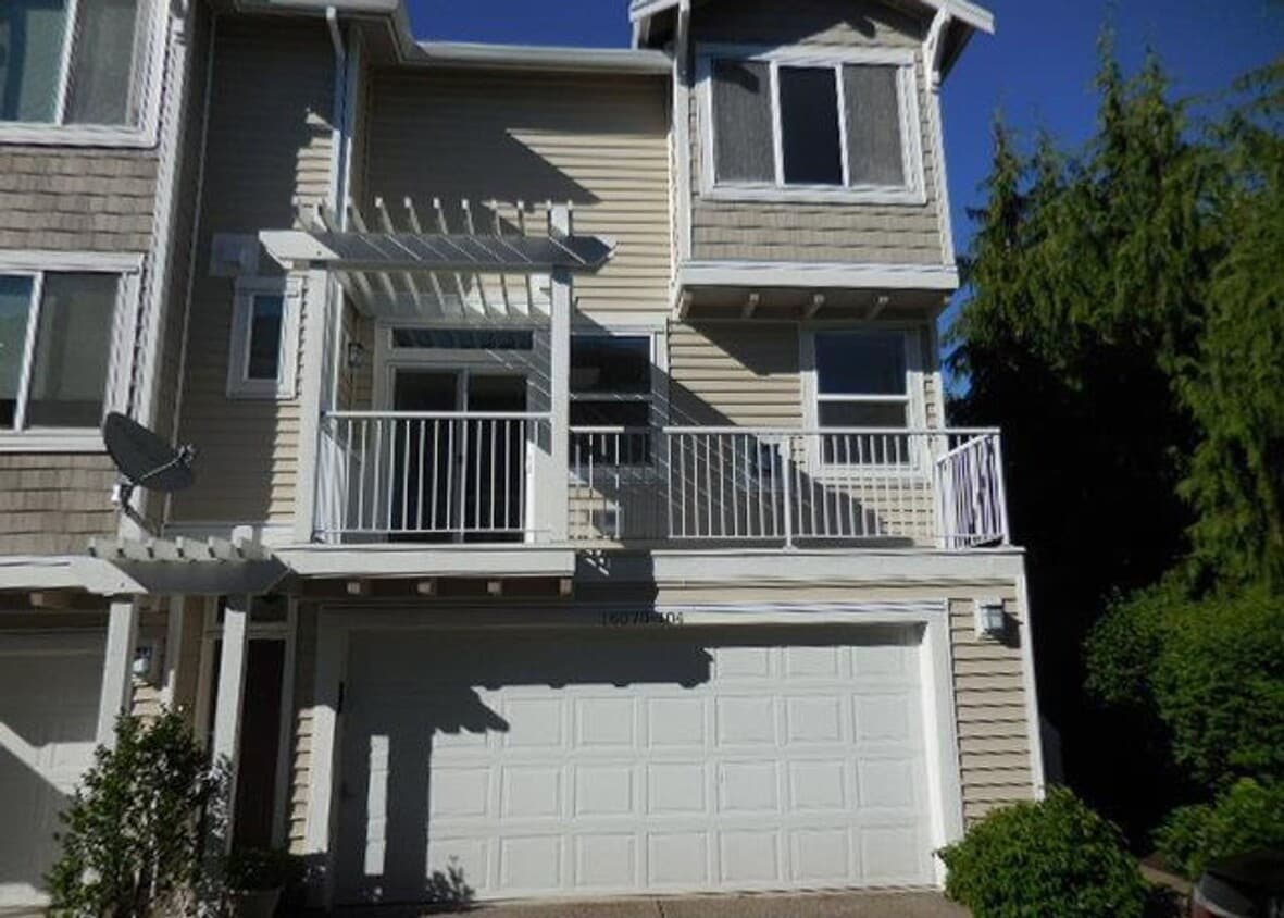 Amazing Condo End Unit! - Amazing Condo  End Unit!