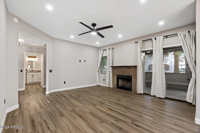 Foto del edificio - 15050 N Thompson Peak Pkwy