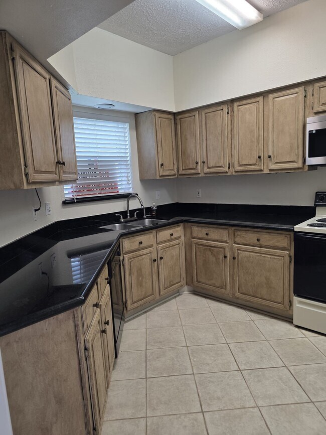 Foto del edificio - 5976 Woodway Place Ct