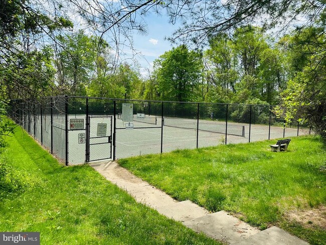 Foto del edificio - 8251 Clifton Farm Ct