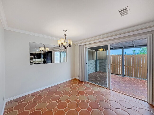 Foto del edificio - Charming 3B/2BA Oceanside Retreat with Mod...