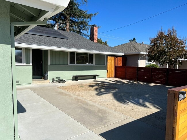 Building Photo - 1311 Ashcroft Ln