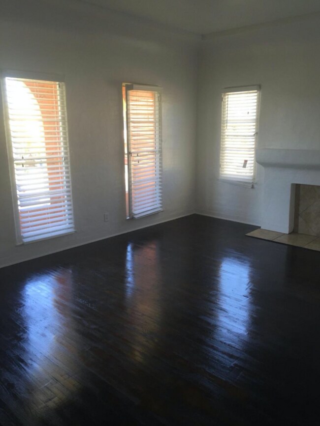Foto del edificio - 1572 S Hayworth Ave