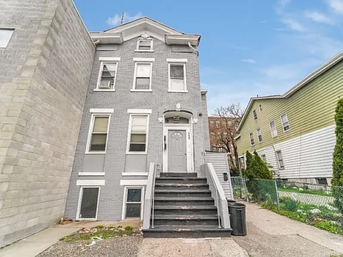 Primary Photo - 111 Hamilton Ave