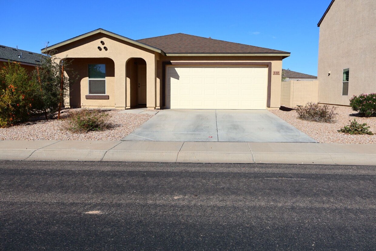 Foto principal - 3 Bed 2 bath home!