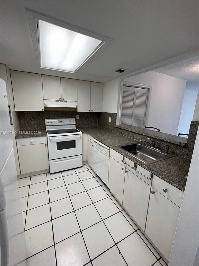 Foto del edificio - 10500 SW 8th St