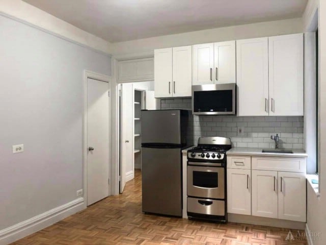 Building Photo - 528 E 79th St