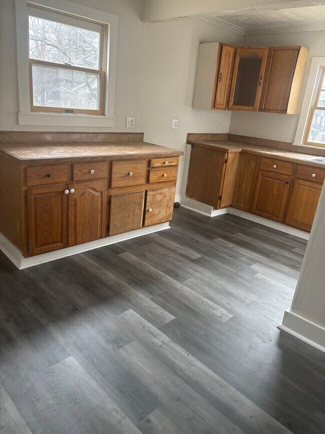 Building Photo - Single Family East Akron Cash Pay/Section 8