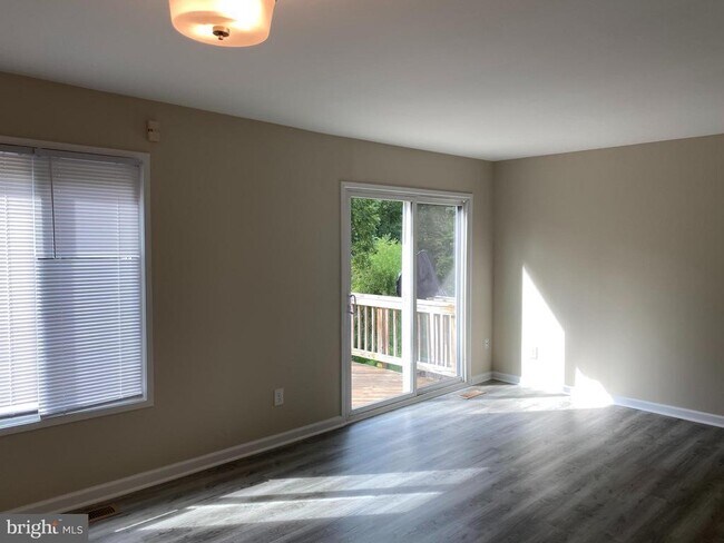 Building Photo - 2804 Cambridge Dr