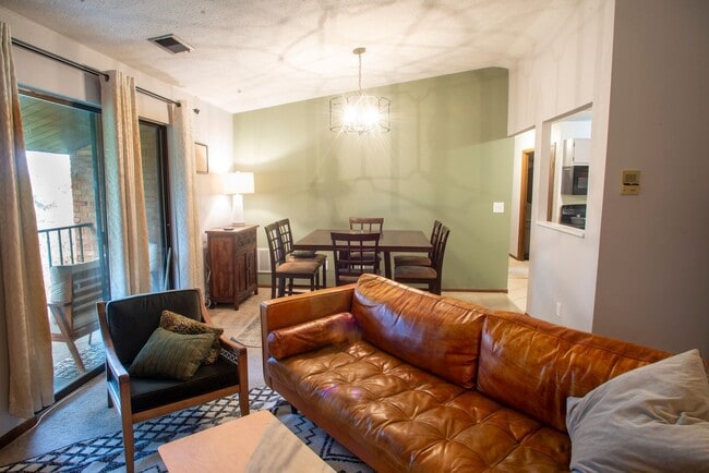 Fully Furnished 2-Bedroom Condo – 2 Blocks... - Fully Furnished 2-Bedroom Condo – 2 Blocks...