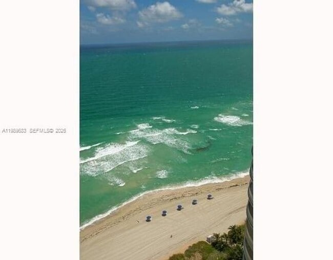 Foto del edificio - 16275 Collins Ave