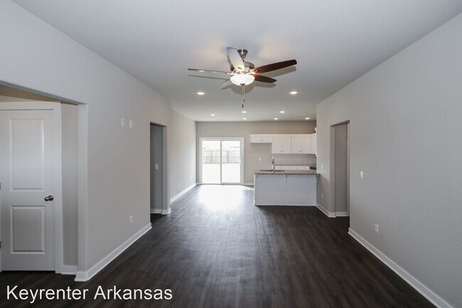 Building Photo - 3 br, 2 bath House - 379 N Wyandotte St