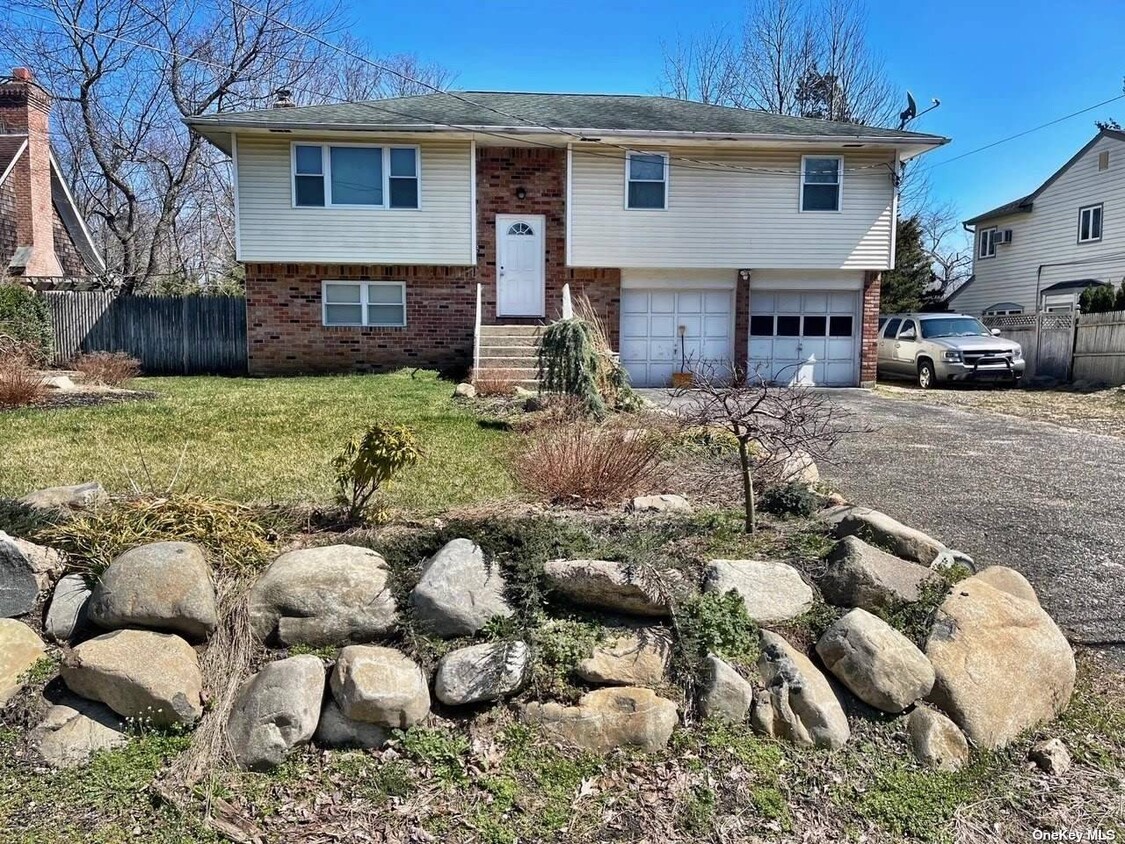Primary Photo - 49 Hallock Ave