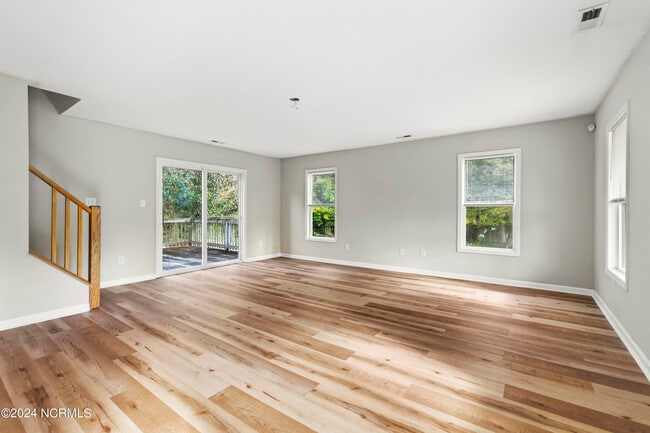 Building Photo - 309 E Regent Ct