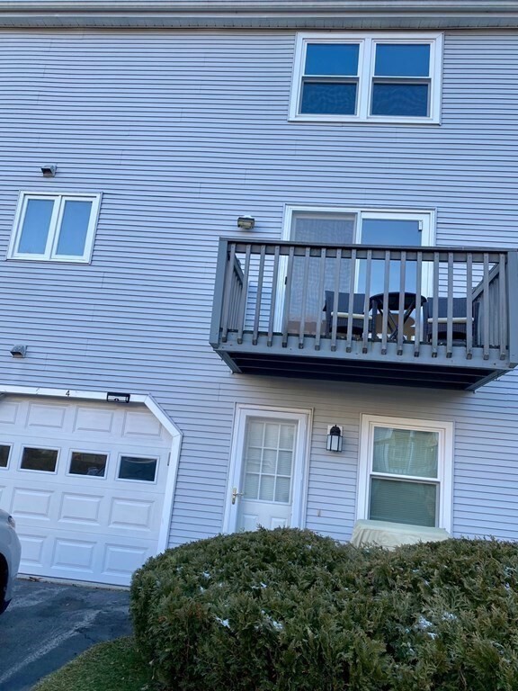 Primary Photo - 4 Villa Roma Dr