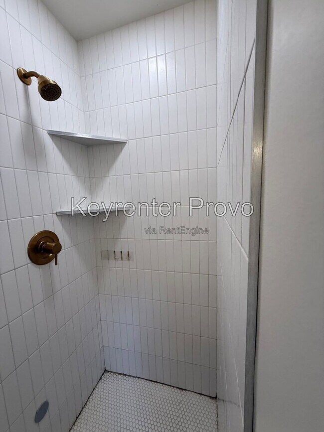 Foto del edificio - 153 200 S
