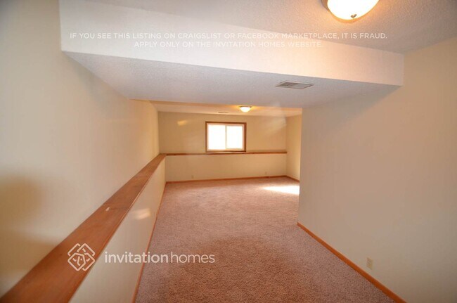 Building Photo - 2416 Crestmount Ln