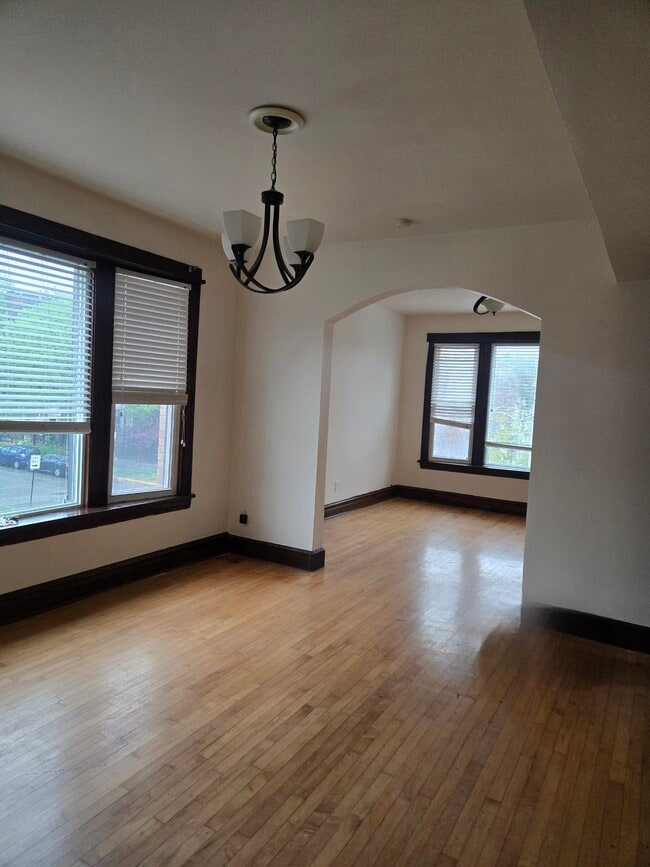 Foto del edificio - 3259 W Potomac Ave
