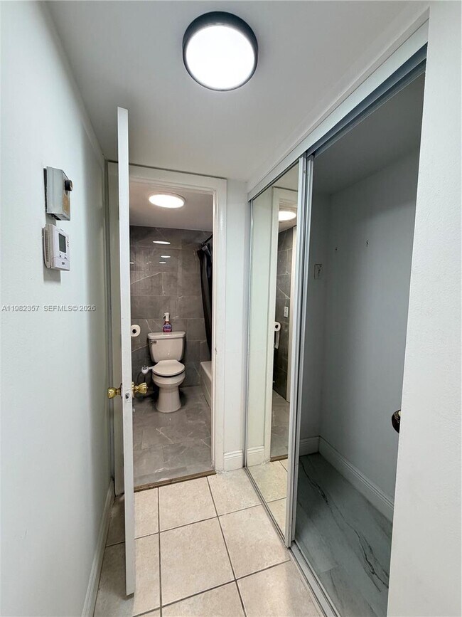 Foto del edificio - 6020 NW 64th Ave