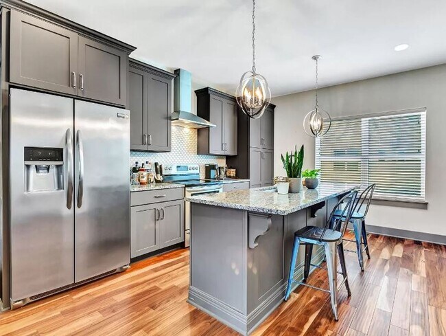 Foto del edificio - 3BR/3.5BA, Three story Townhome in the Nat...
