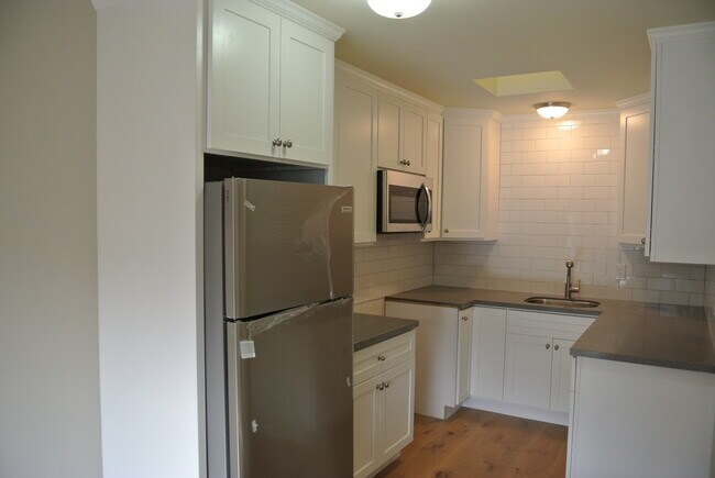 Foto del edificio - 227 Jackson Ave