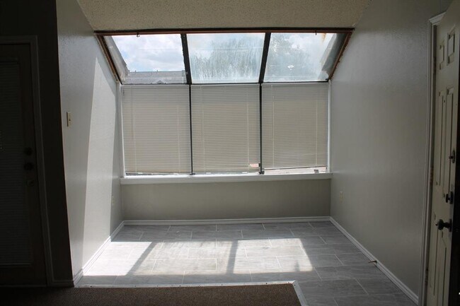 Building Photo - 9254 Forest Ln