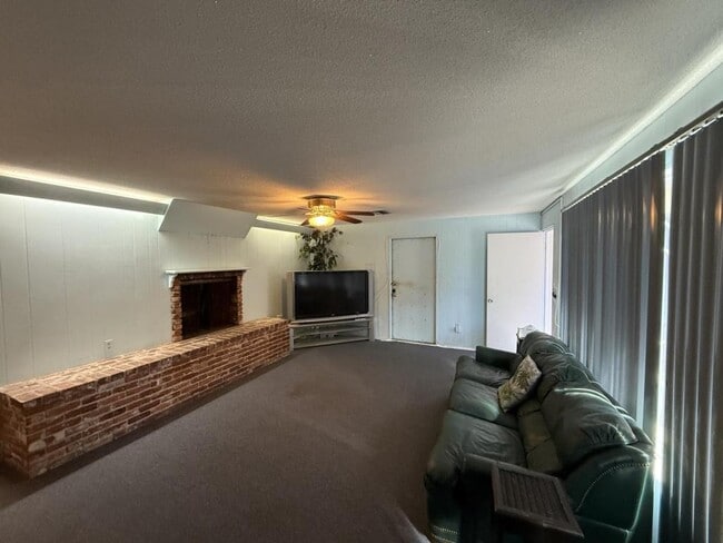 Foto del edificio - 1153 Belaire Dr