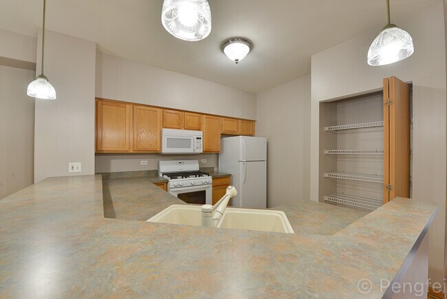 Foto del edificio - 2532 Carrolwood Rd