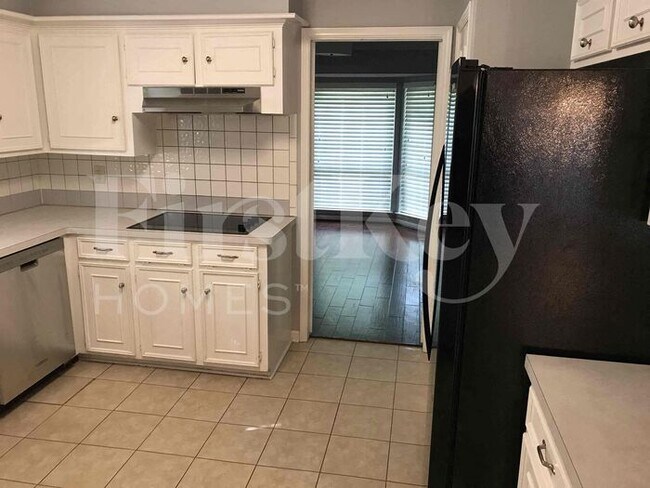 Building Photo - 11715 Parkriver Dr