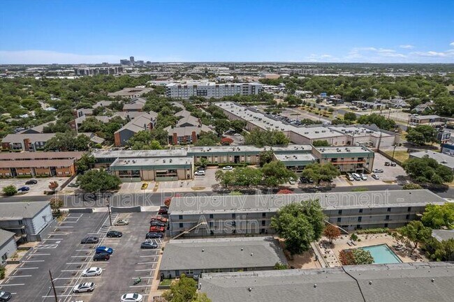 Foto del edificio - 2600 Penny Ln
