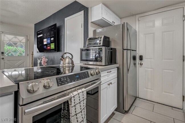 Building Photo - 1334 Dorothy Ave