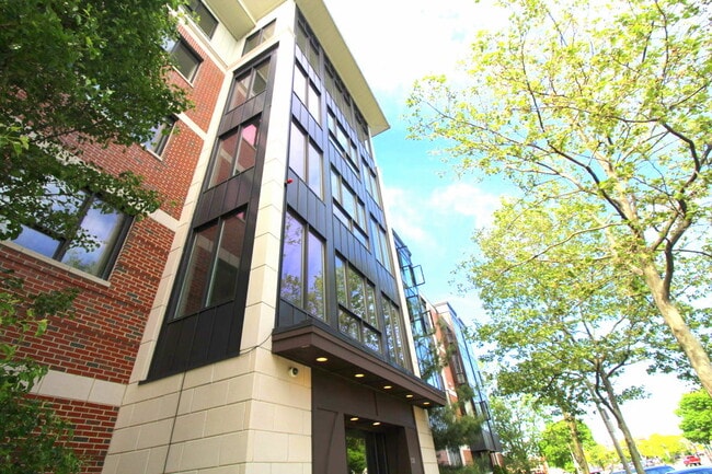 Building Photo - 533 Cambridge St