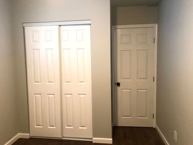 bedroom - 19723 Hiawatha St