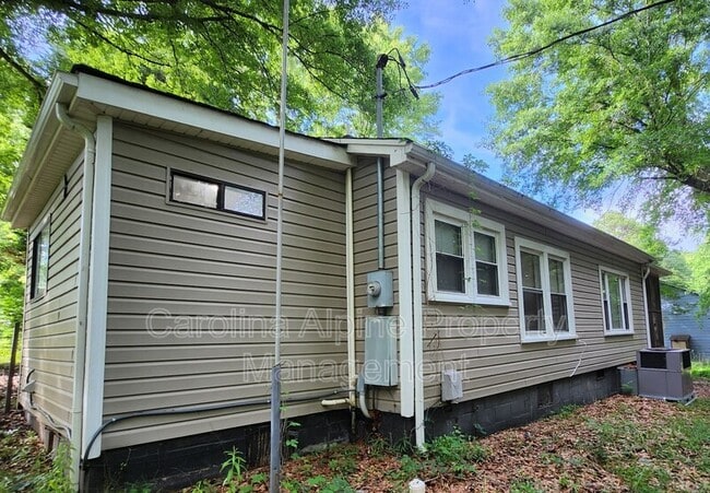 Building Photo - 1603 Hollyleaf Ave