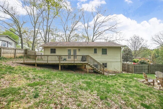 Foto del edificio - Knoxville 37919 - 3 bedroom, 1.5 bath with...