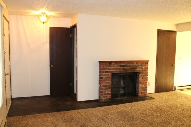 Building Photo - 1269 3rd St NE