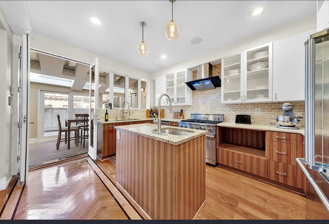 Foto del edificio - 32 E 74th St