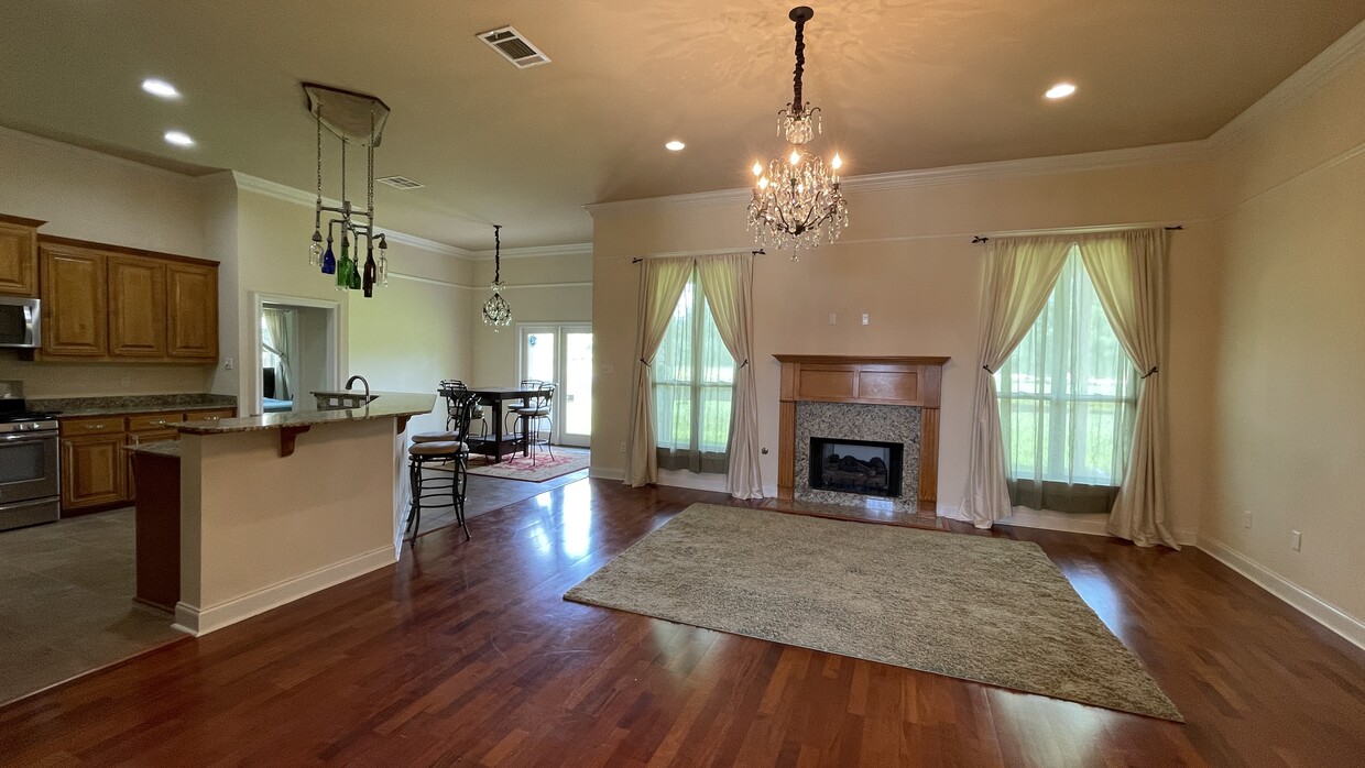 Primary Photo - 20175 Kingland Dr