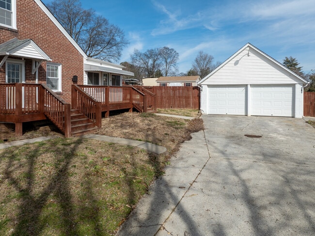 Building Photo - 412 Keeble St