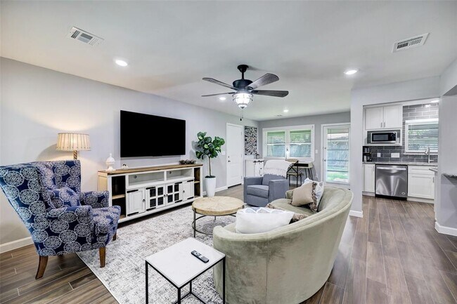 Foto del edificio - 7926 Ridgeview Dr