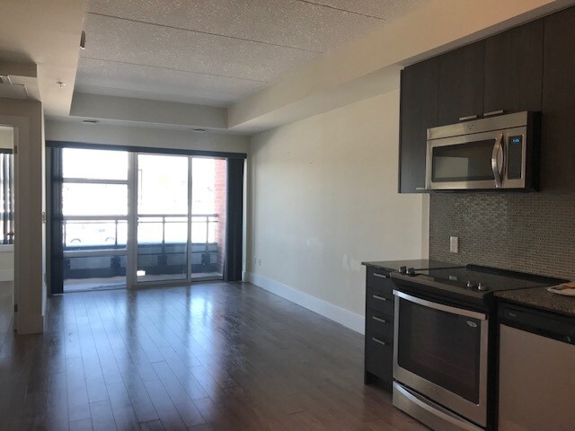 Building Photo - 208 St Leger St