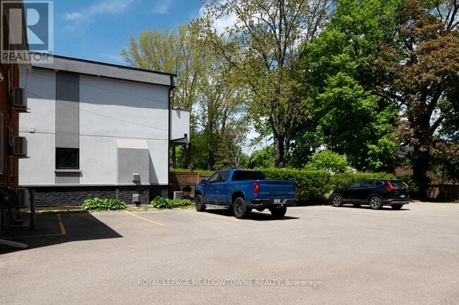 Building Photo - 33-33 Broadview Ave
