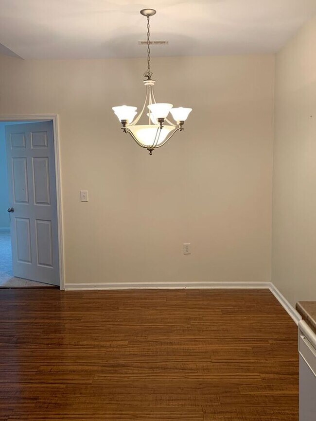 Foto del edificio - 612 Marshtree Ln