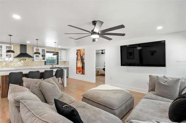 Photo - 2350 Sherbrooke Rd House