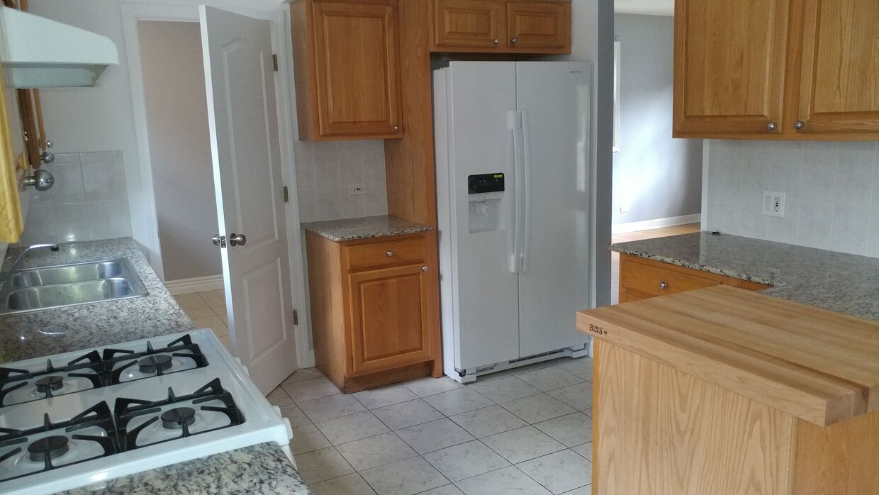 524 N Central Ave Unit 1, Highwood, IL 60040 Apartments in Highwood, IL