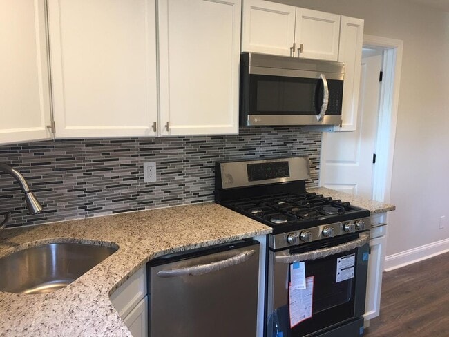 Dishwasher + Stove/Range + Microwave - 14 Hickory St