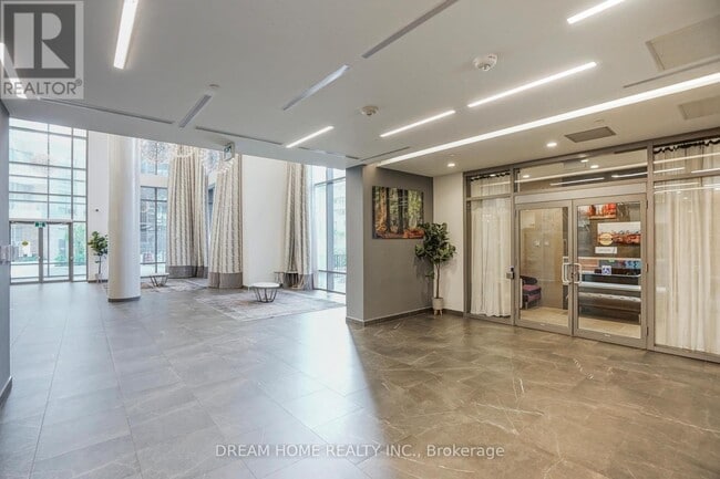 Building Photo - 56 Forest Manor Rd