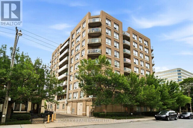 Building Photo - 140 Bathurst St