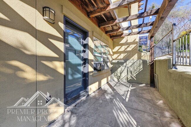 Building Photo - ALMOND STREET TWENTY