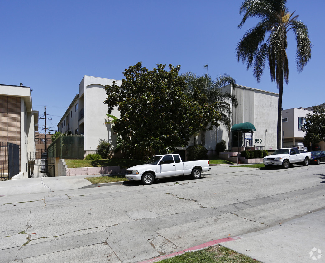 Primary Photo - Gramercy Place Apartments